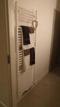 Klein Appartementje Zonder Keuken In Het Centrum Sleep At Hamtingh's B&B 힐바렌빅