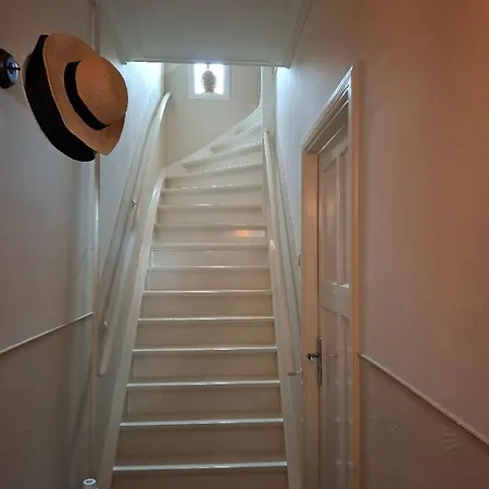 Klein Appartementje Zonder Keuken In Het Centrum Sleep At Hamtingh's B&B 힐바렌빅